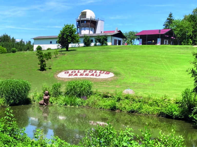 Golfclub Ansicht am Wasser